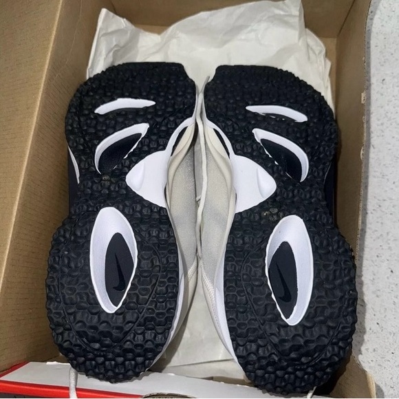 Nike Spark Shoes - Picture 6 of 8